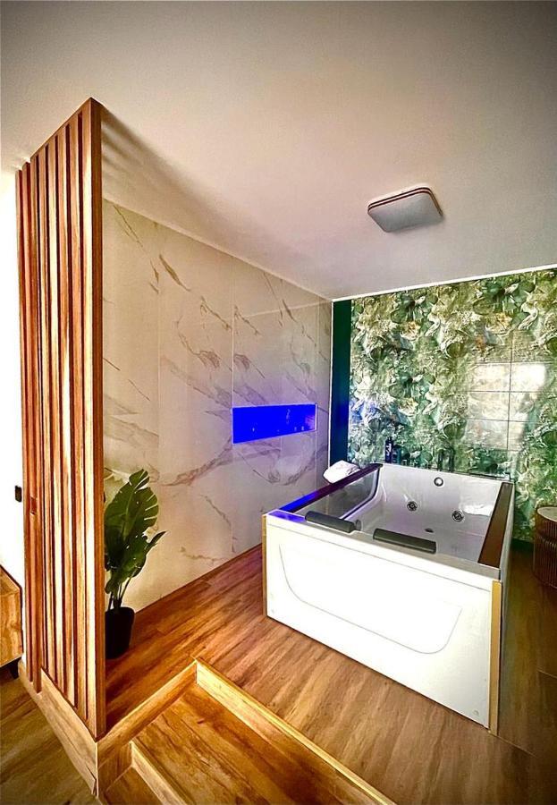 Jacuzzi Apartment Μπάια Μάρε Εξωτερικό φωτογραφία